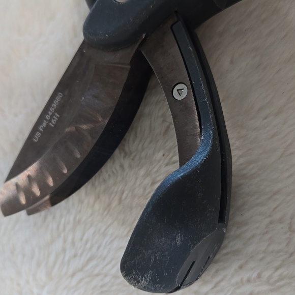 Pampered Chef Salad Chopper - Picture 3 of 6